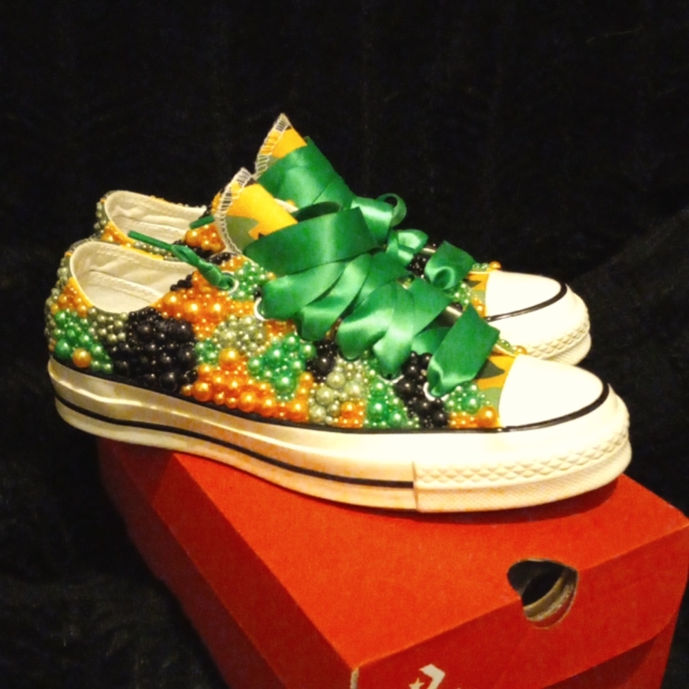 Converse womens size 7.5 Camo print done in Half pearls. GORGEOUS